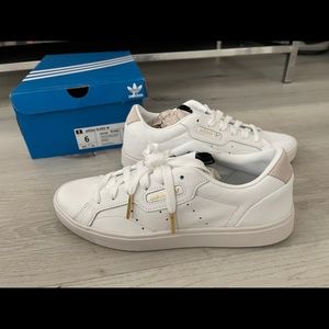 Adidas SLEEK in white